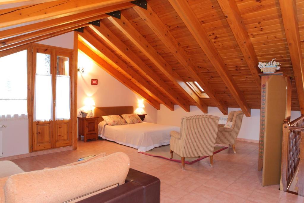 Apartamentos Alba Casa Alquesera Sahun Zimmer foto