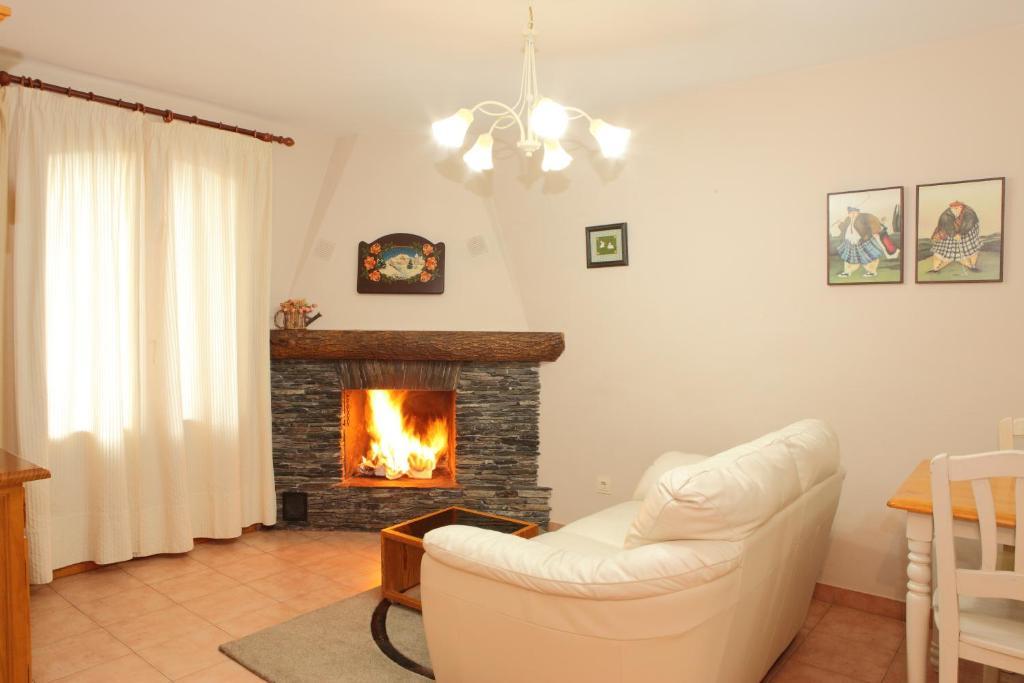 Apartamentos Alba Casa Alquesera Sahun Zimmer foto