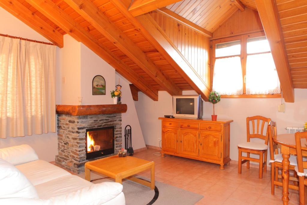 Apartamentos Alba Casa Alquesera Sahun Zimmer foto